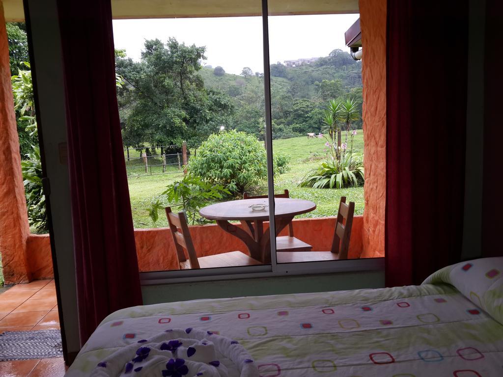 Cabinas Los Guayabos 호텔 La Fortuna 객실 사진